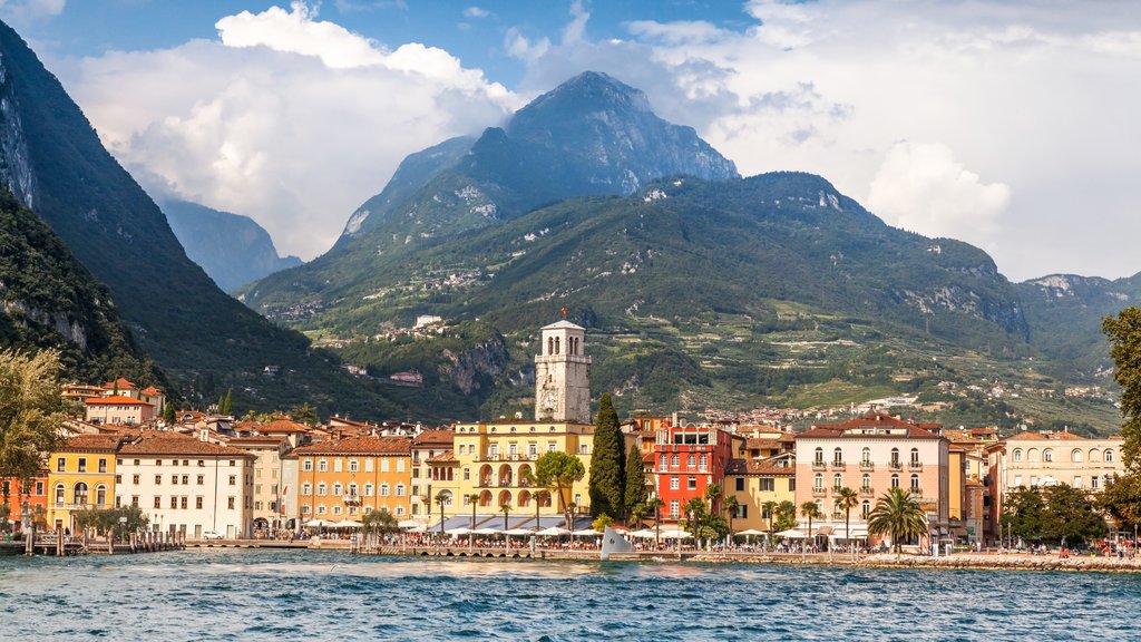 Riva del Garda showing mountains and a river or creek