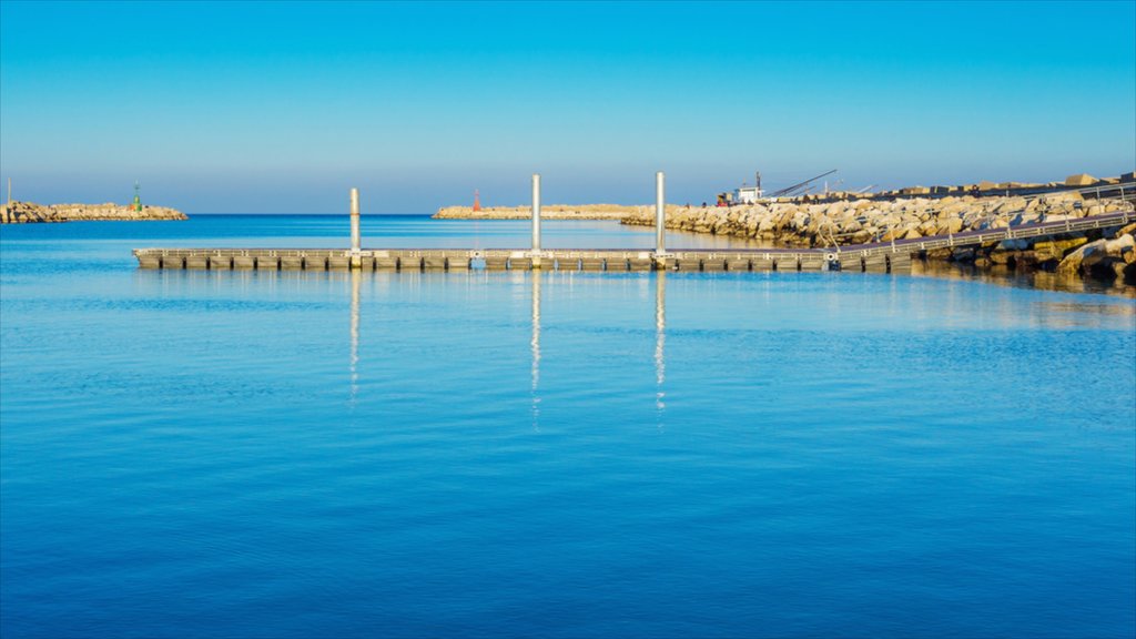 Alba Adriatica mostrando vistas generales de la costa