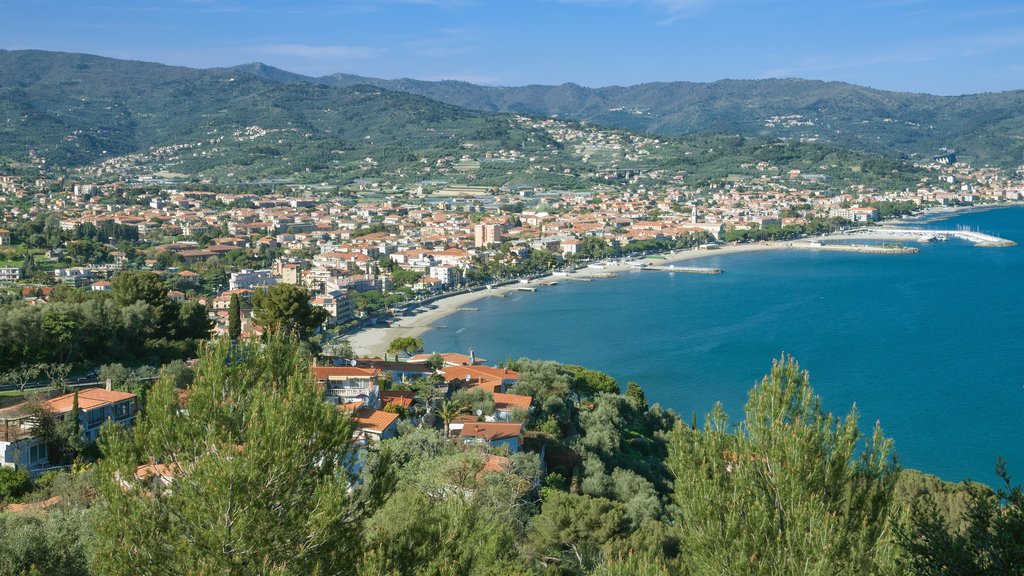 Diano Marina que inclui paisagens litorâneas, uma cidade e paisagem