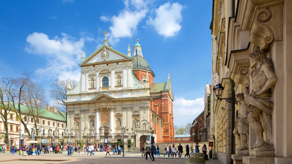 Cracovia que incluye una iglesia o catedral, una plaza y imágenes de calles