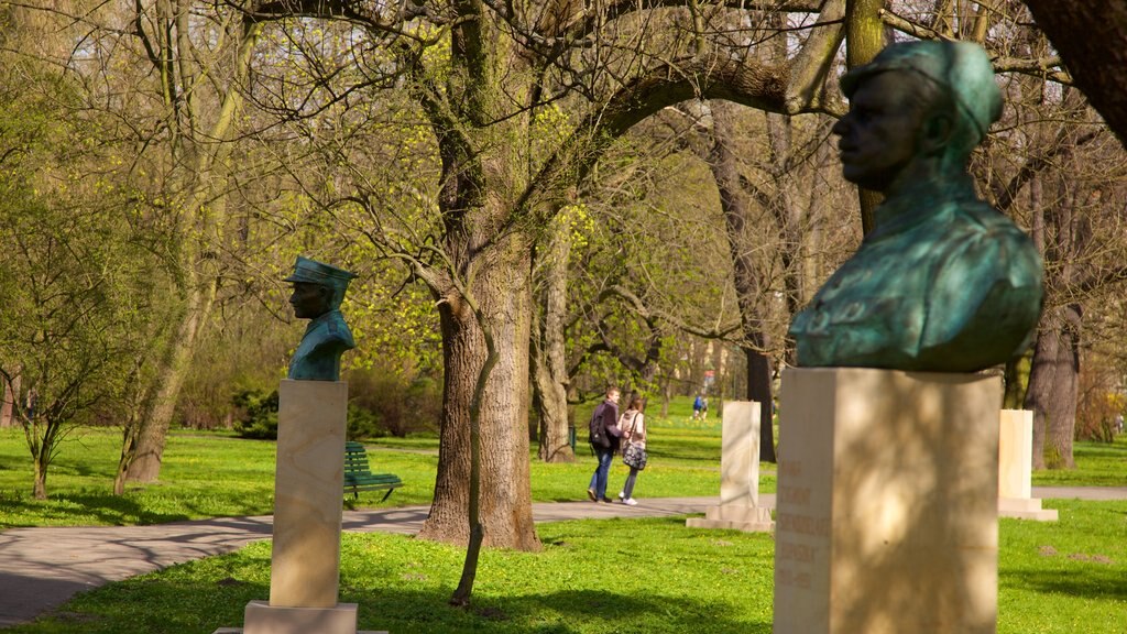 Parque Jordan mostrando un jardín y arte