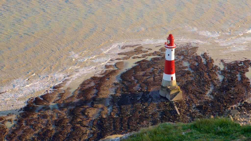 Beachy Head que inclui paisagens litorâneas e um farol