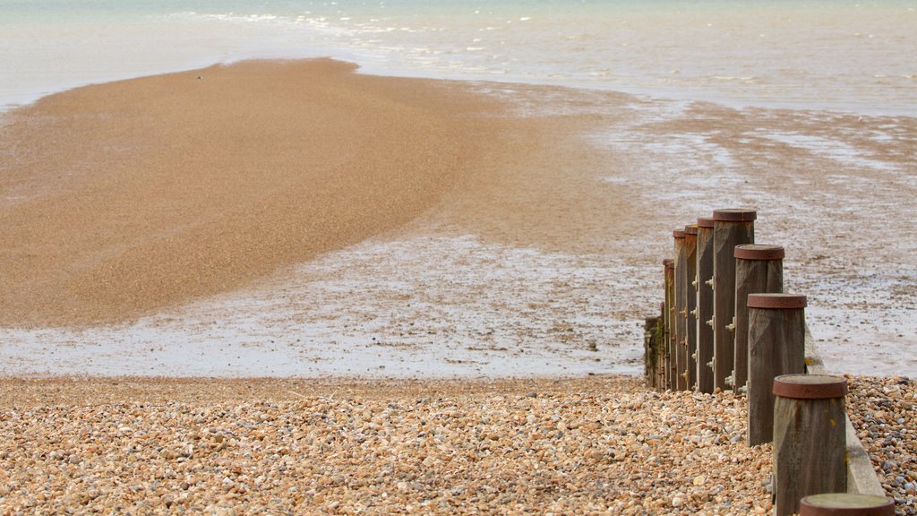 Whitstable Beach bevat een kiezelstrand