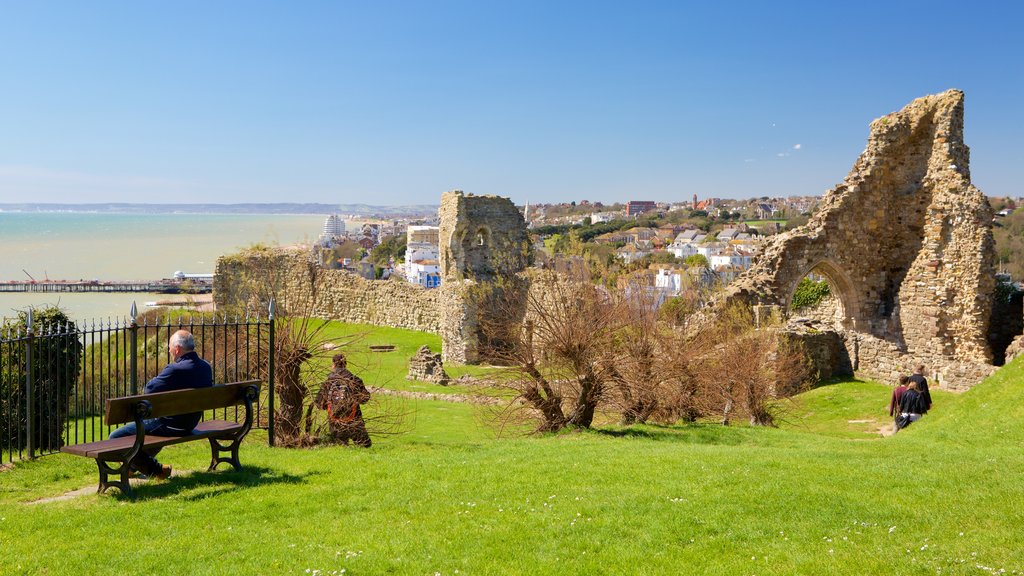 Hastings Castle mostrando elementos de patrimônio e ruínas de edifício