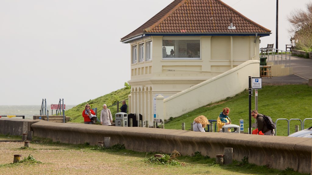 Pantai Whitstable yang mencakup pemandangan umum pantai