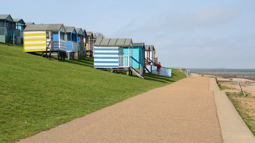 Whitstable Beach que inclui paisagens litorâneas