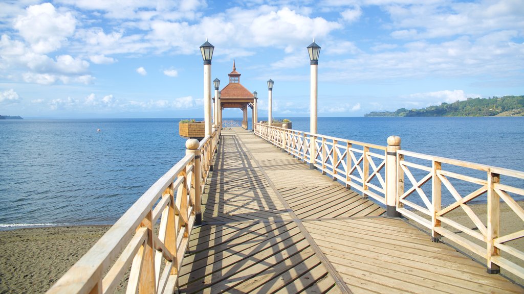 Teatro del Lago showing general coastal views