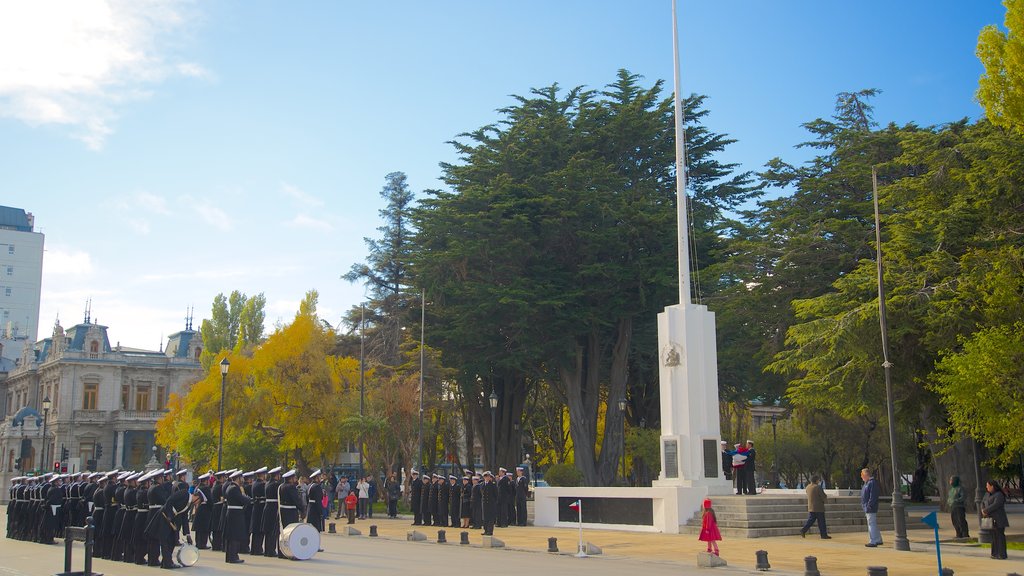 Punta Arenas showing military items and a garden as well as a large group of people