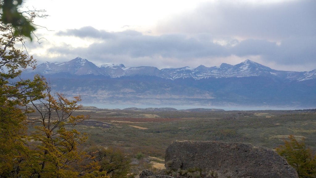 Cueva del Milodon showing landscape views