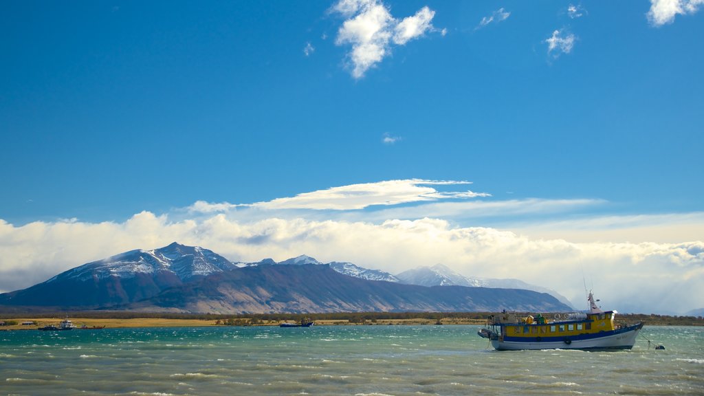 Puerto Natales som viser landskap og innsjø