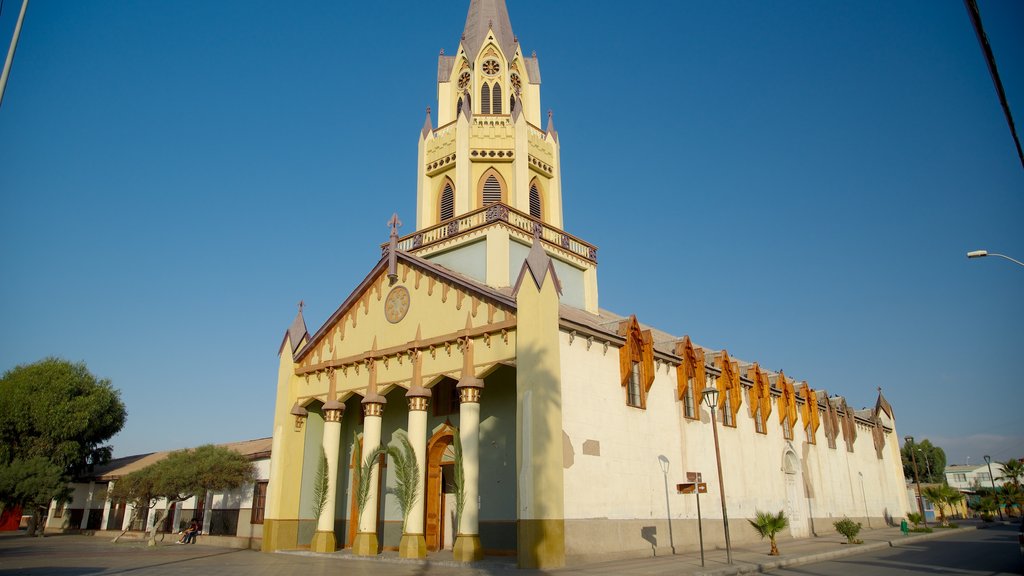 Iglesia San Francisco bevat een kerk of kathedraal