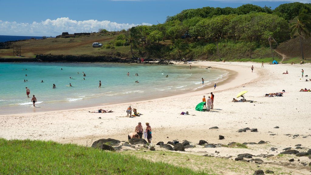 Playa Anakena toont een zandstrand