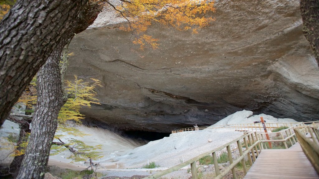 Cueva del Milodón og byder på huler