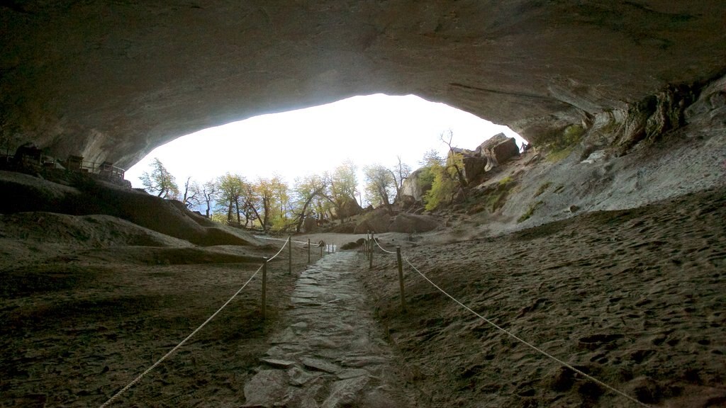 Cueva del Milodon caracterizando cavernas