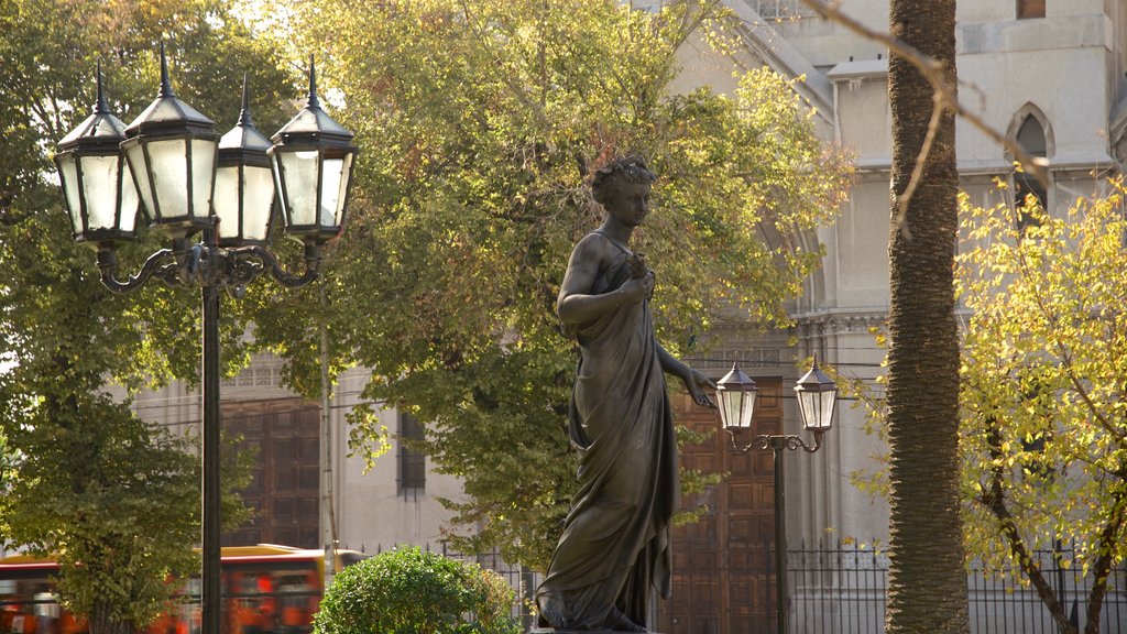 Plaza Victoria which includes a statue or sculpture