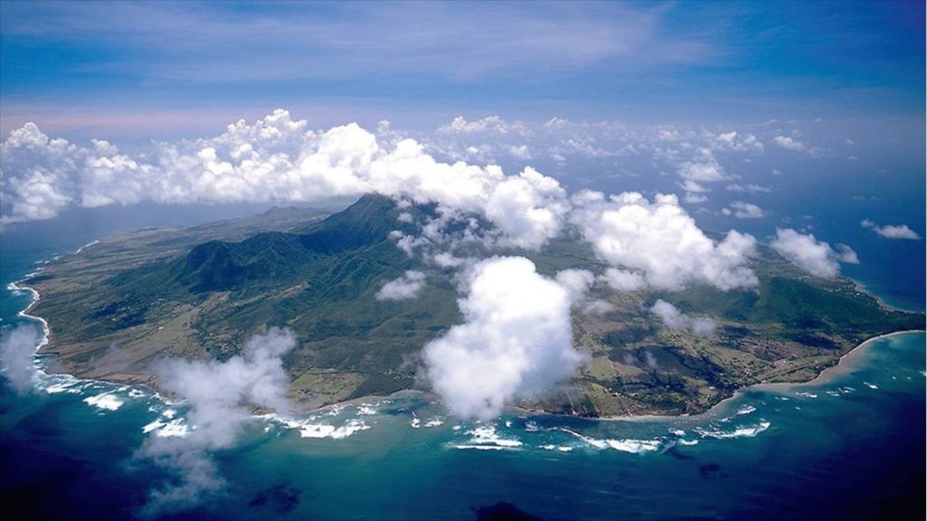 Nevis que incluye vista general a la costa y imágenes de una isla