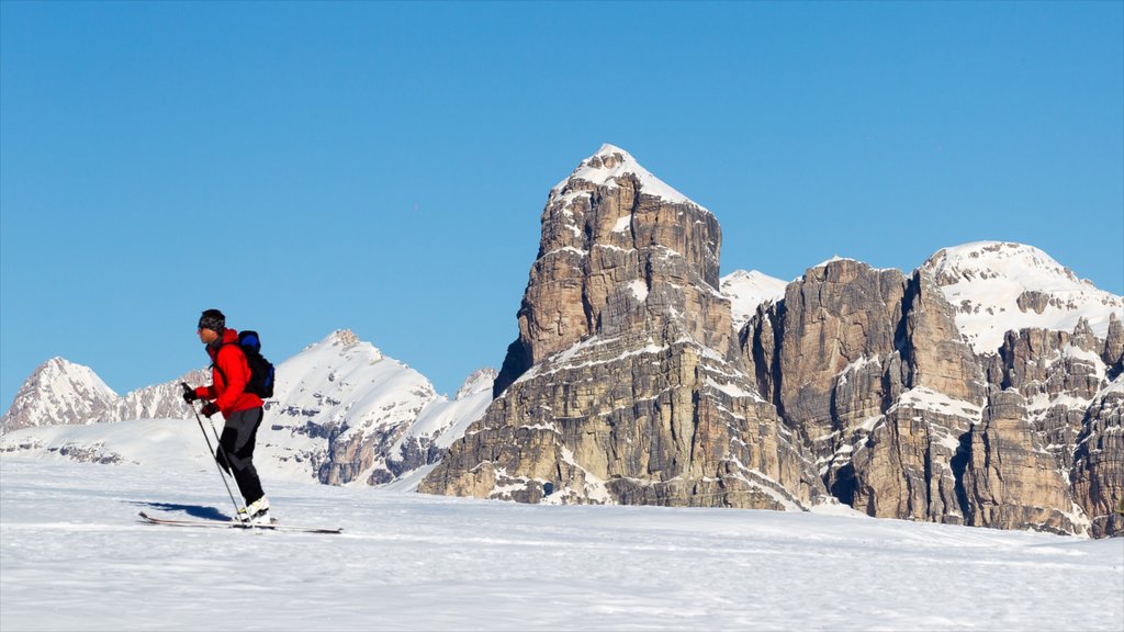 Alta Badia menunjukkan salju dan ski salju