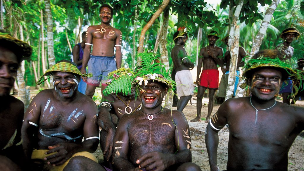 Solomon Islands showing indigenous culture as well as a large group of people