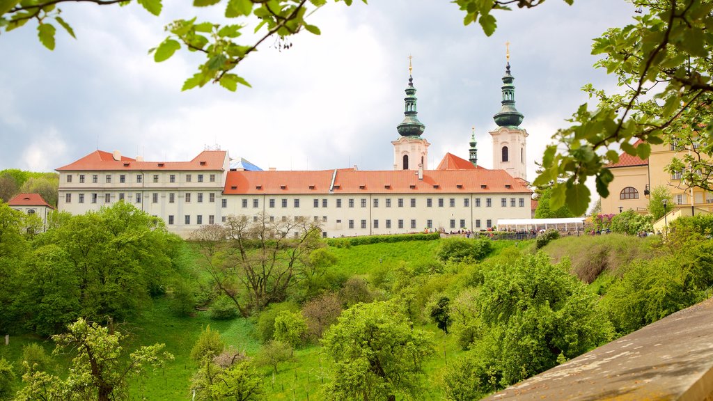 Loreta Monastery and Treasury showing a park and a city