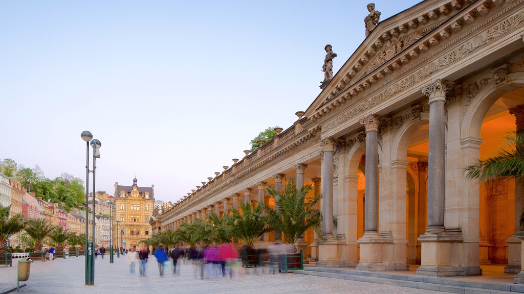 Mill Colonnade showing street scenes, heritage elements and heritage architecture