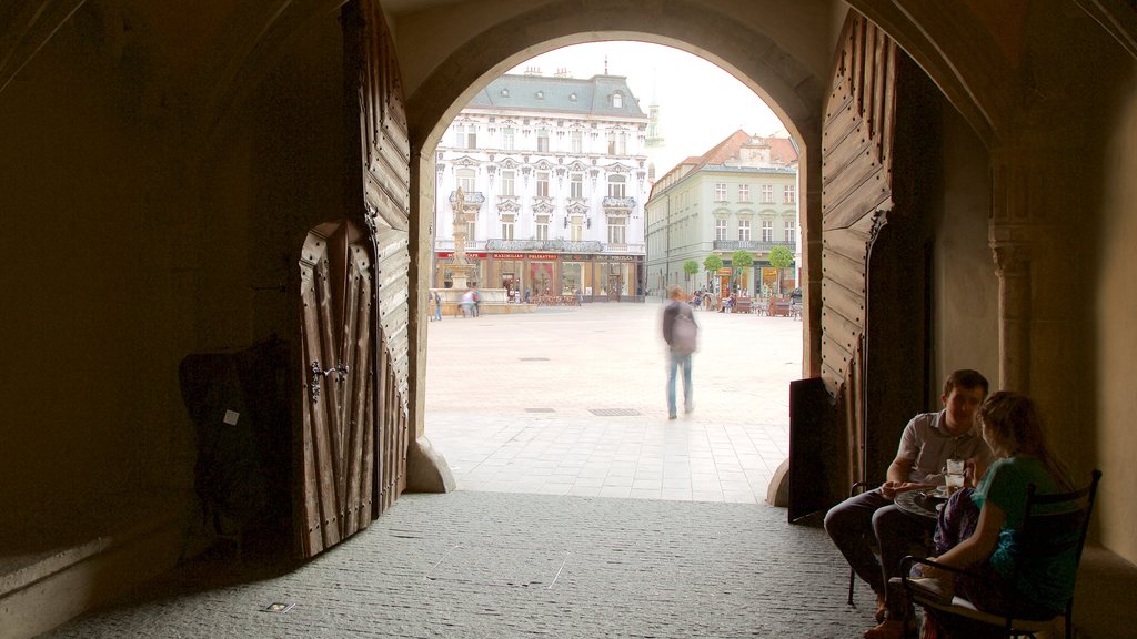 Musée de la ville de Bratislava mettant en vedette une place publique