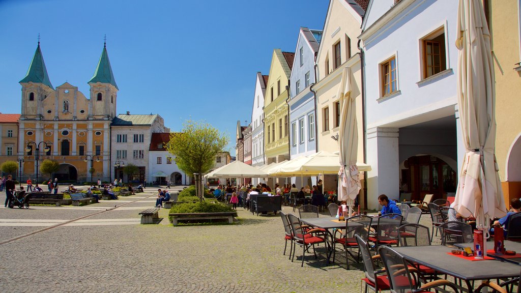 Marianske Namestie which includes a square or plaza and café scenes