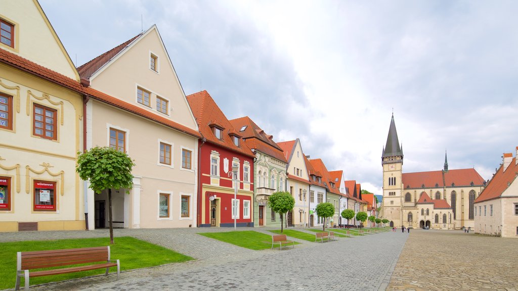 Place Bardejov montrant scènes de rue et une place publique