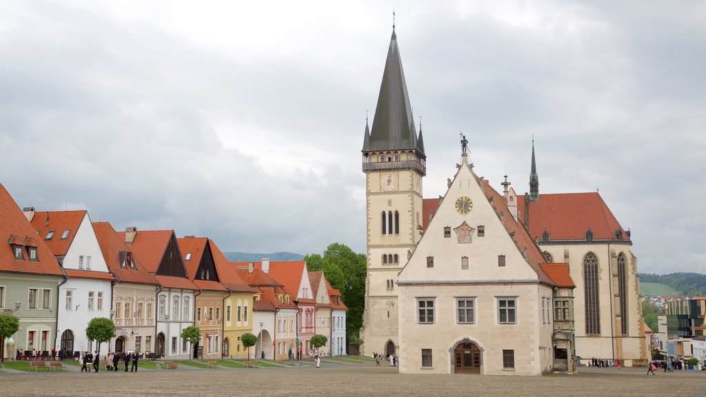 Plaza de Bardejov ofreciendo imágenes de calles y una plaza