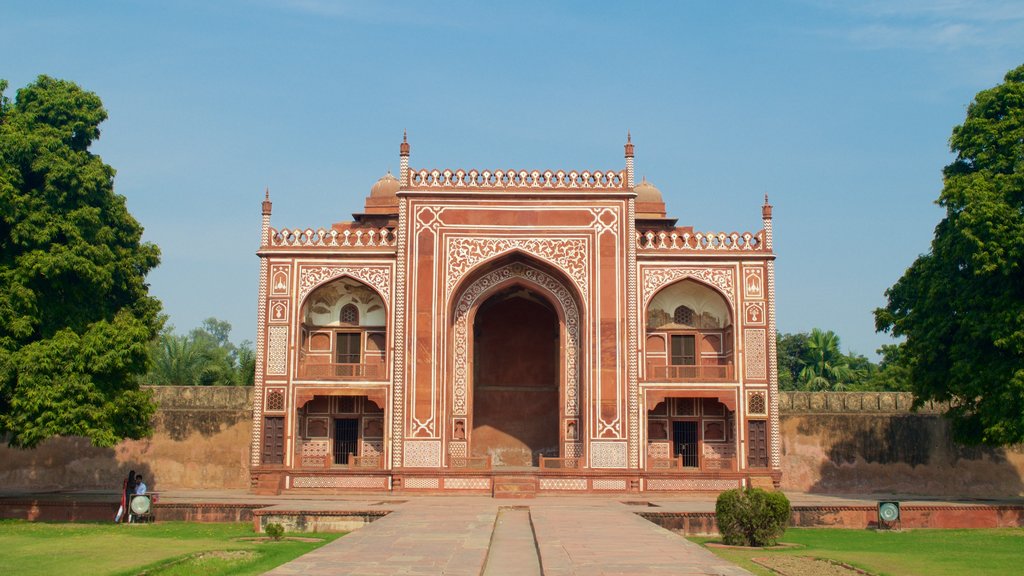 Itmad-ud-Daulah\'s Tomb featuring a mosque