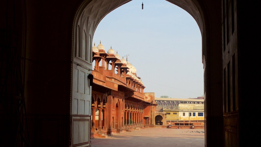 Jami Masjid , Agra, India mostrando un mezquita