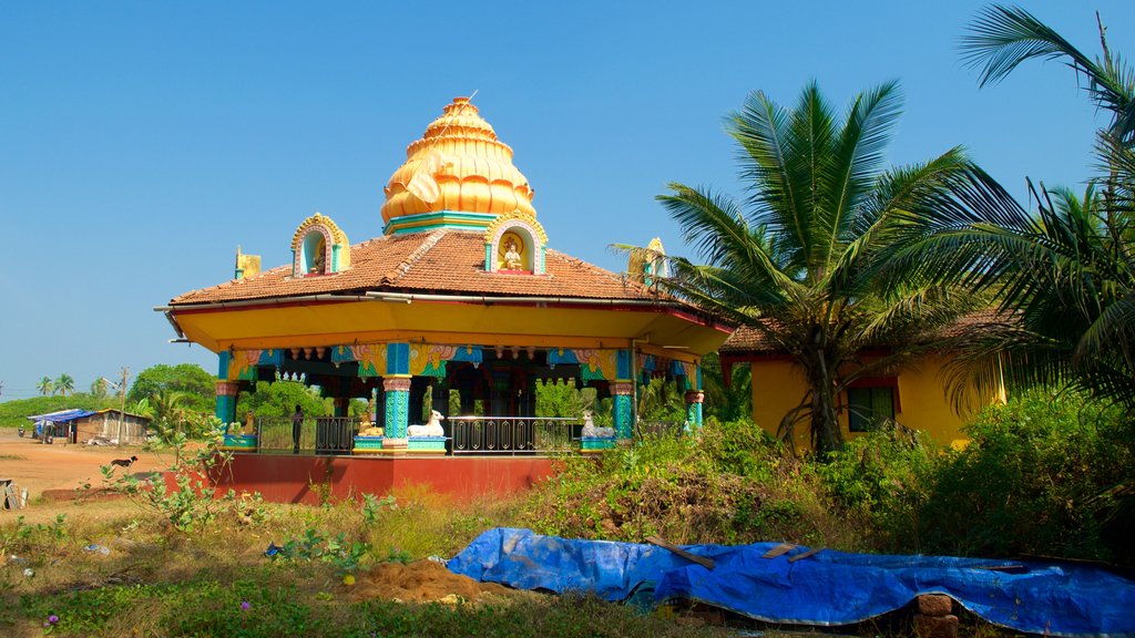 Querim Beach showing tropical scenes