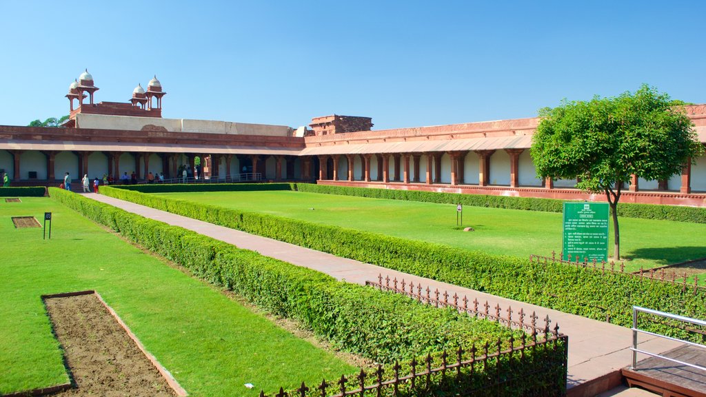 Fatehpur Sikri which includes a park