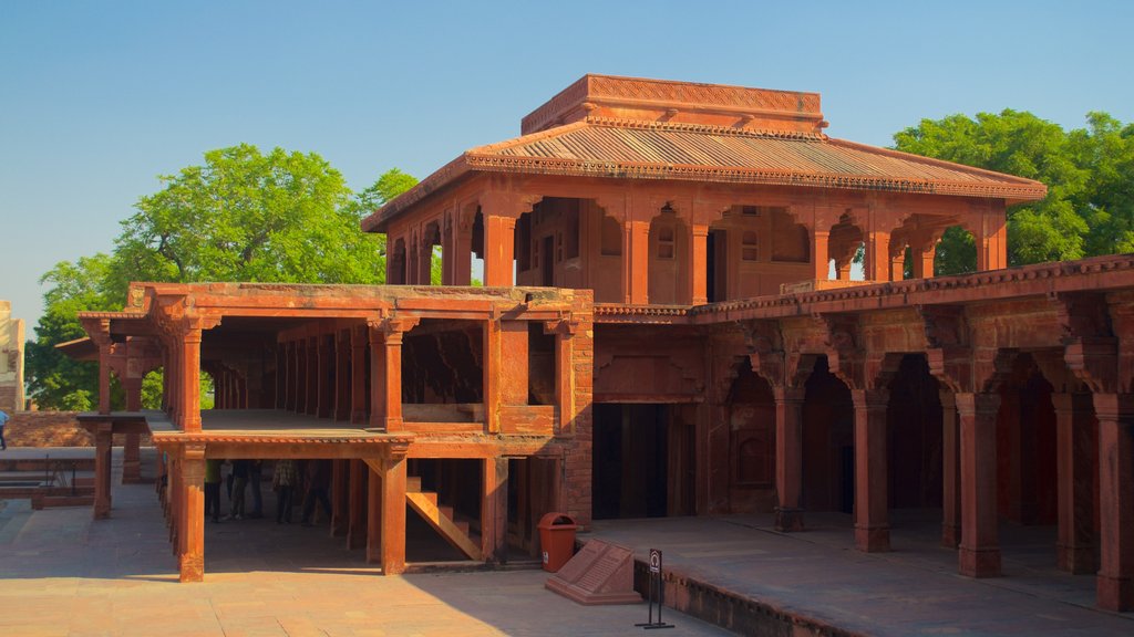 Fatehpur Sikri yang mencakup kuil atau rumah ibadah