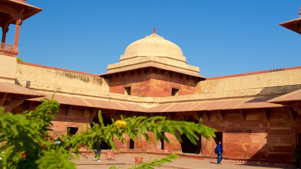 Fatehpur-Sikrî qui includes un temple ou un lieu d’adoration