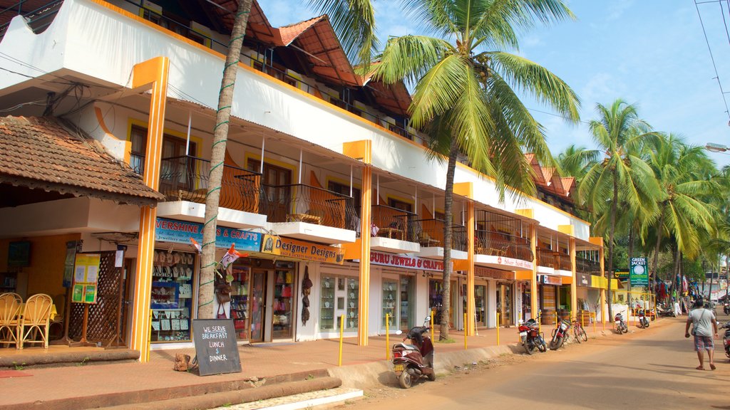 Candolim Beach - Fort Aguada showing shopping