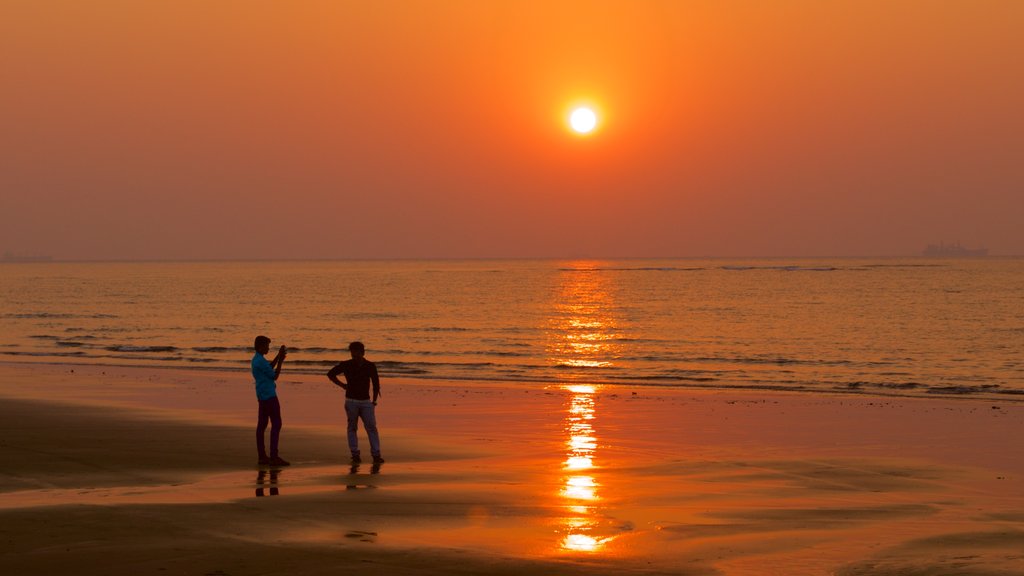 Plage de Miramar mettant en vedette vues littorales, plage de sable et coucher de soleil