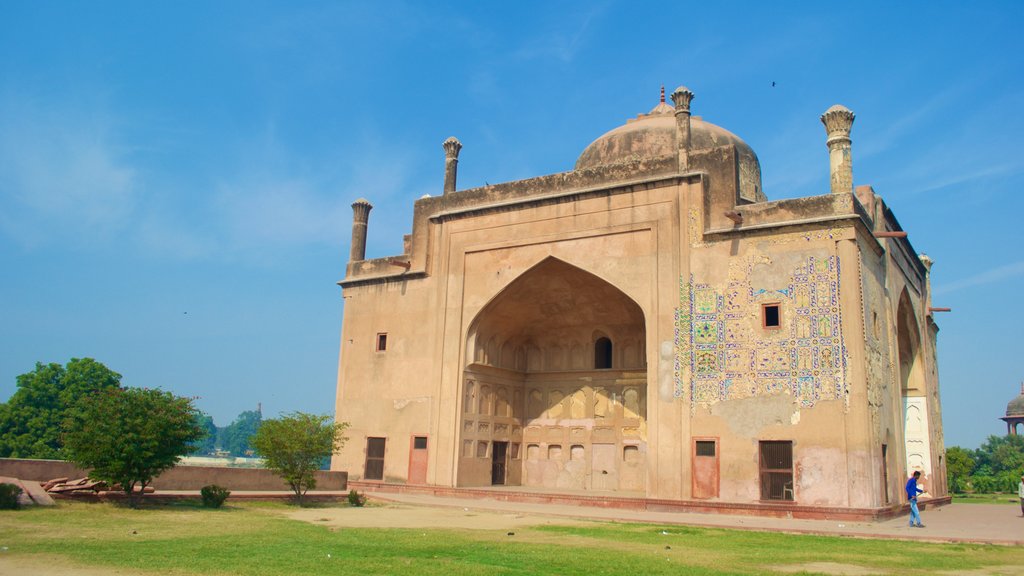 Chini ka Rauza showing a mosque