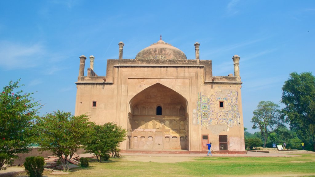 Chini ka Rauza which includes a mosque