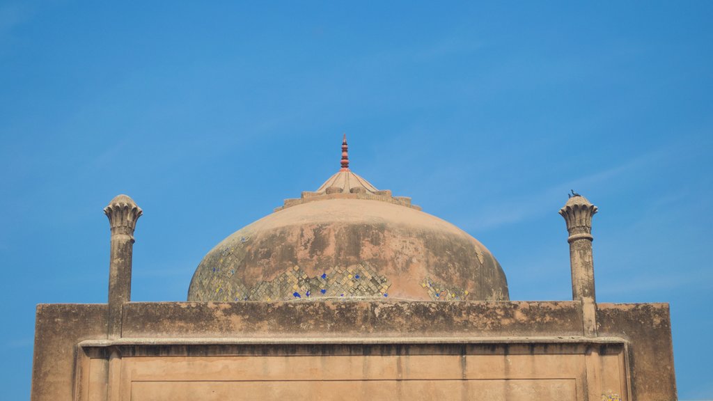 Chini ka Rauza featuring a mosque