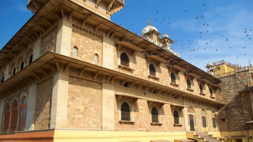 Central Museum which includes heritage architecture