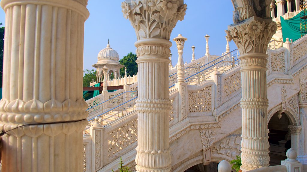 Soami Bagh Temple showing a temple or place of worship