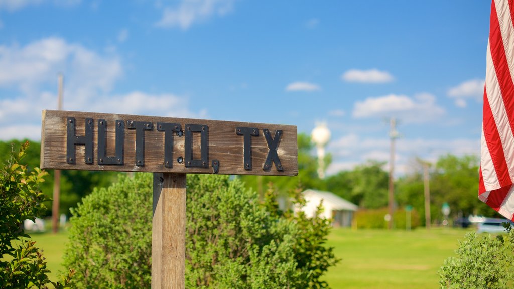 Hutto featuring signage