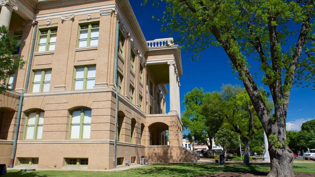 Georgetown que incluye arquitectura patrimonial y un edificio administrativo