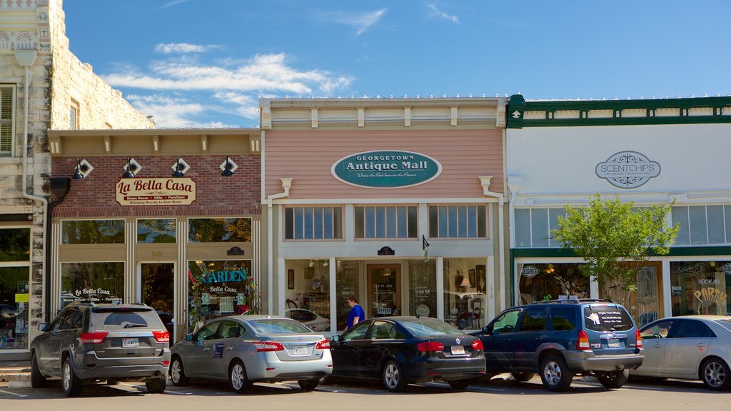 Georgetown mostrando una pequeña ciudad o aldea, shopping y señalización