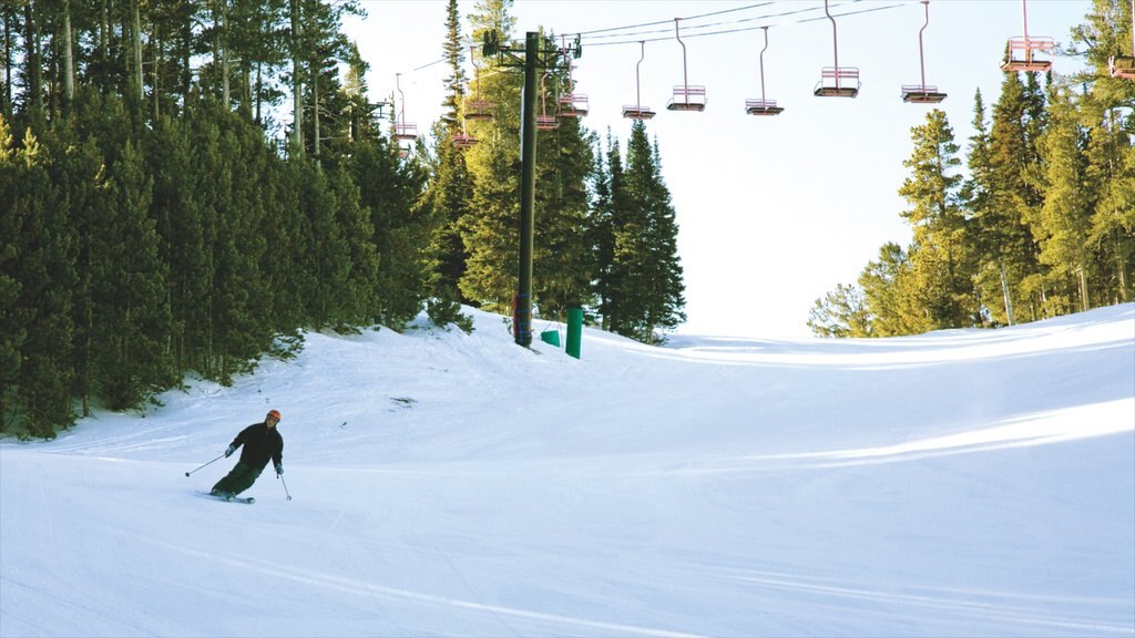 Casper showing snow skiing, snow and a gondola