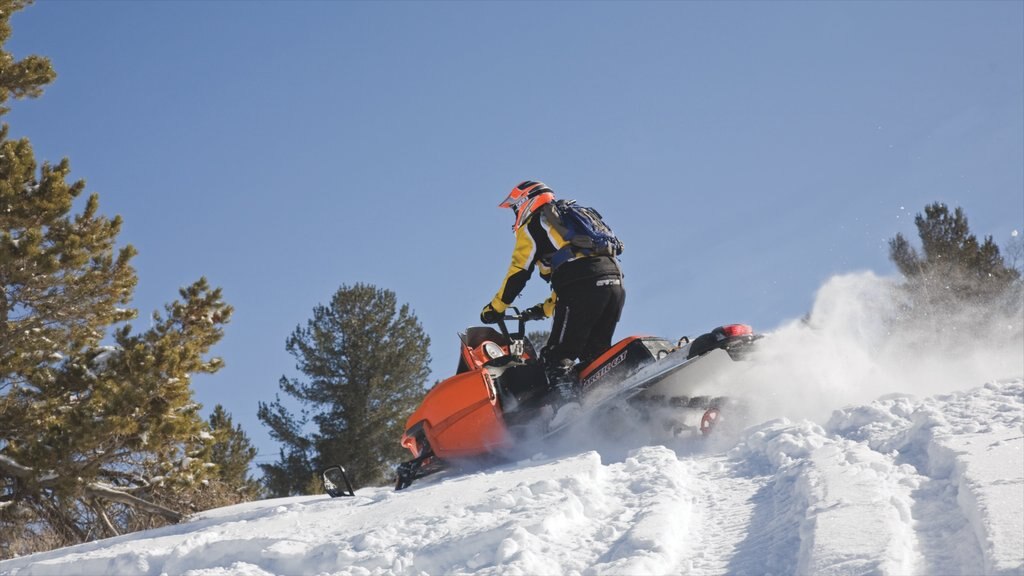 Casper que inclui moto de neve e neve