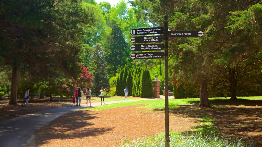 Huntsville Botanical Garden showing a park