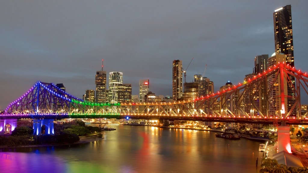 Pont Story Bridge qui includes scènes de soirée, une rivière ou un ruisseau et un pont