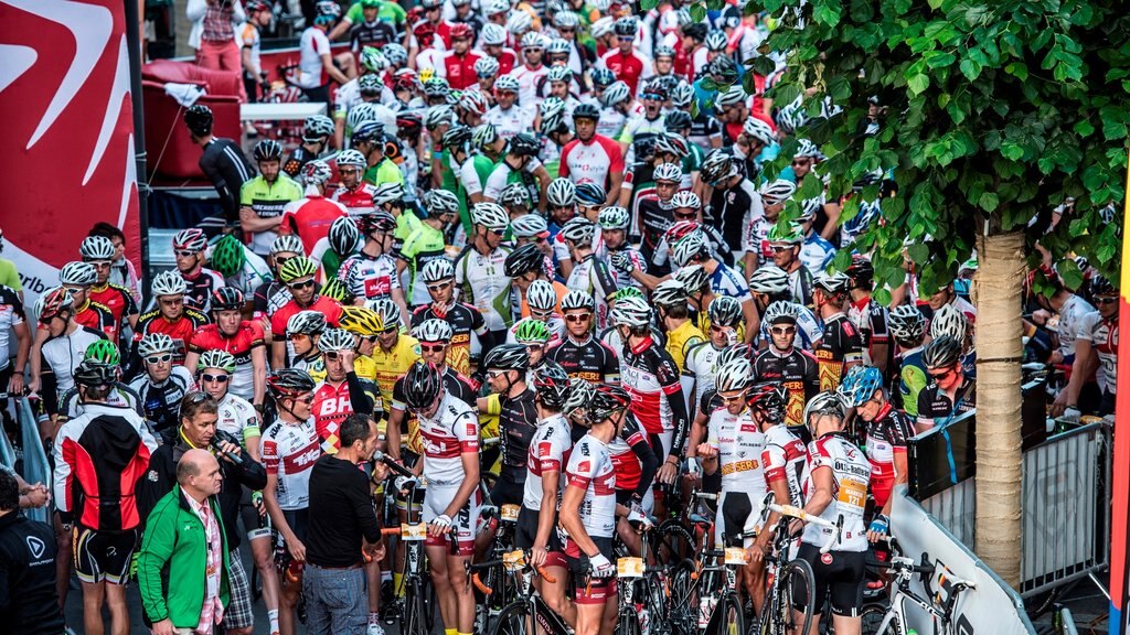 Sankt Anton am Arlberg showing a sporting event and road cycling as well as a large group of people