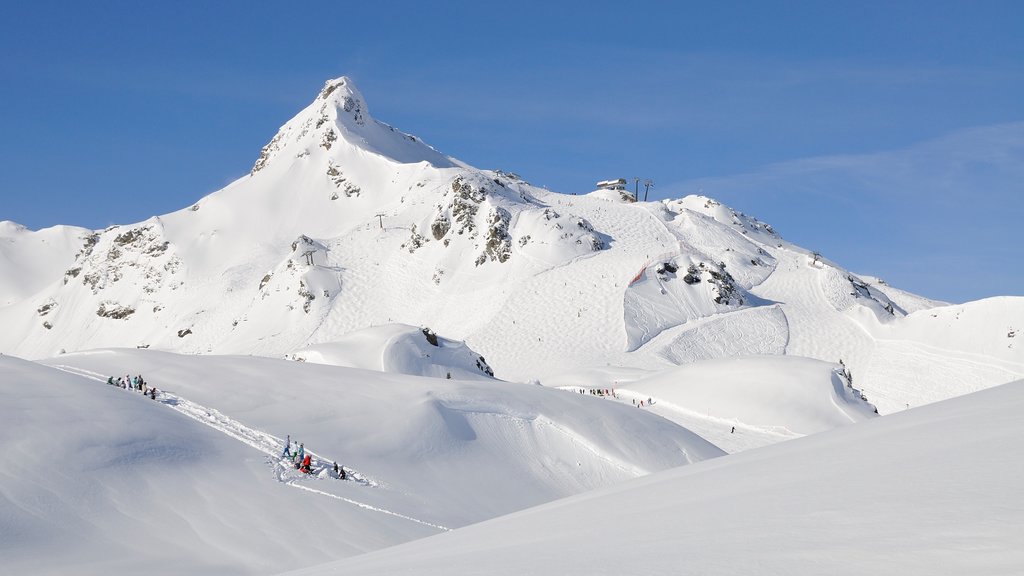 Obertaürn ofreciendo montañas y nieve